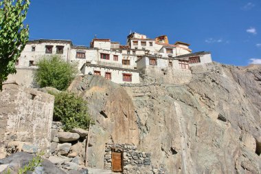 Diskit Manastırı ya da Diskit Gompa olarak da bilinir. Hindistan 'ın Nubra Vadisi' ndeki en eski ve en büyük Budist manastırı..