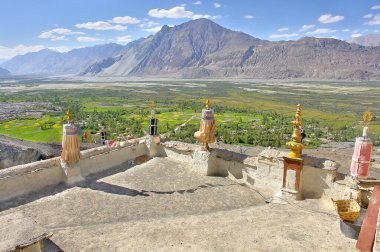 Diskit Manastırı ya da Diskit Gompa olarak da bilinir. Hindistan 'ın Nubra Vadisi' ndeki en eski ve en büyük Budist manastırı..