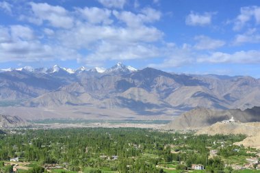 Nubra ya da Dumra Vadisi. Ladakh Vadisi 'nin kuzeydoğusunda üç kollu bir vadi.