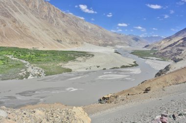 Nubra ya da Dumra Vadisi. Ladakh Vadisi 'nin kuzeydoğusunda üç kollu bir vadi.
