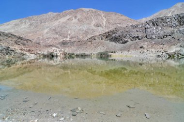 Nubra ya da Dumra Vadisi, kutsal Yarab-Tso Gölü ile. Ladakh Vadisi 'nin kuzeydoğusunda yer alan üç kollu bir vadi.