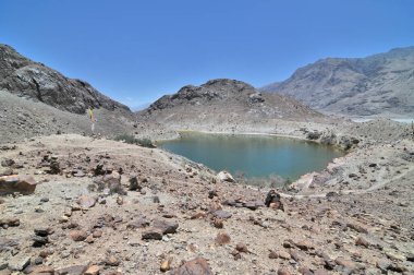 Nubra ya da Dumra Vadisi, kutsal Yarab-Tso Gölü ile. Ladakh Vadisi 'nin kuzeydoğusunda yer alan üç kollu bir vadi.