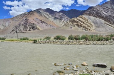 Hindistan, Ladakh 'ta akan İndus Nehri.