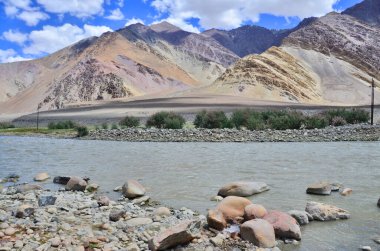Hindistan, Ladakh 'ta akan İndus Nehri.