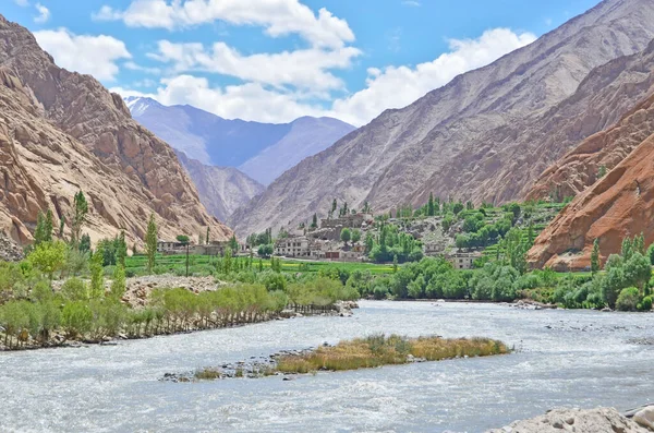 Hindistan, Ladakh 'ta akan İndus Nehri.