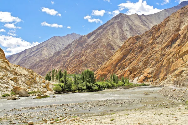 Hindistan, Ladakh 'ta akan İndus Nehri.