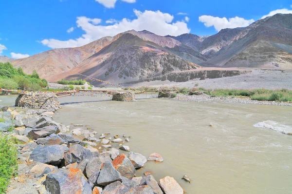 Hindistan, Ladakh 'ta akan İndus Nehri.