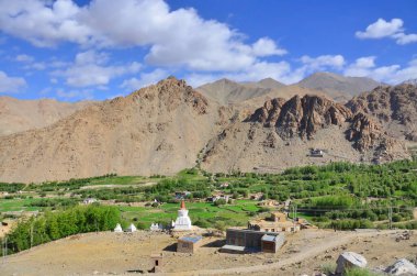 Ladakh bölgesinin dağ manzarası Hindistan 'da yer almaktadır.