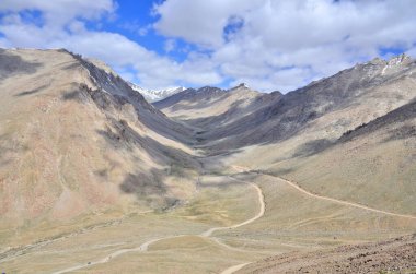 Ladakh bölgesinin dağ manzarası Hindistan 'da yer almaktadır.