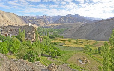 Ladakh bölgesinin dağ manzarası Hindistan 'da yer almaktadır.
