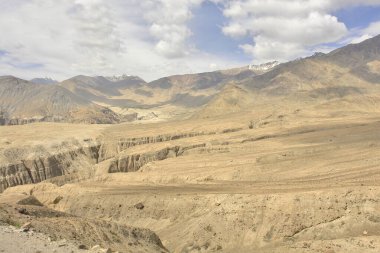 Ladakh bölgesinin dağ manzarası Hindistan 'da yer almaktadır.