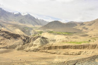 Ladakh bölgesinin dağ manzarası Hindistan 'da yer almaktadır.