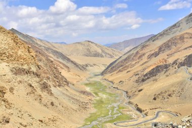 Ladakh bölgesinin dağ manzarası Hindistan 'da yer almaktadır.