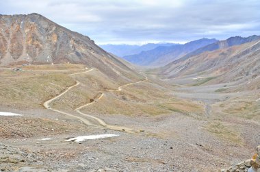 Khardung ya da Khardung La Pass dağ geçidi Hindistan 'ın Ladakh bölgesinin Leh bölgesinde..