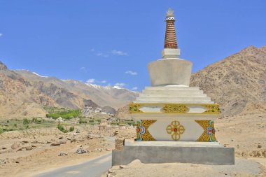 Likir Manastırı ya da Likir Gompa (Klud-kyil) - Kuzey Hindistan 'da bir Budist manastırı.