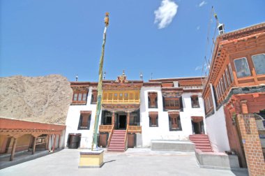 Likir Manastırı ya da Likir Gompa (Klud-kyil) - Kuzey Hindistan 'da bir Budist manastırı.