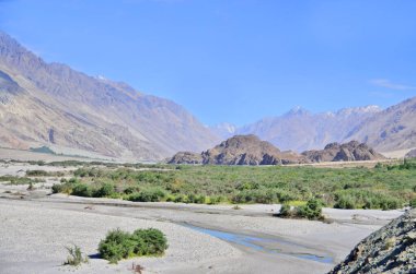 Nubra ya da Dumra Vadisi. Ladakh Vadisi 'nin kuzeydoğusunda üç kollu bir vadi.