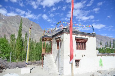 Nubra ya da Dumra Vadisi. Ladakh Vadisi 'nin kuzeydoğusunda üç kollu bir vadi.