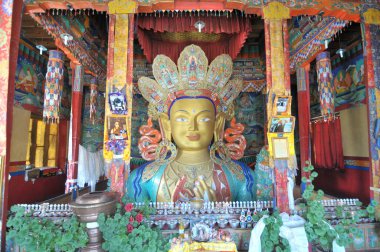 Thiksay Gompa veya Thiksay Manastırı (ayrıca Tiksey, Tiksey veya Thiksey) - Hindistan 'ın Ladakh kentindeki Thiksey köyündeki bir tepenin tepesinde yer alan gompa (manastır)