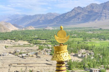 Thiksay Gompa veya Thiksay Manastırı (ayrıca Tiksey, Tiksey veya Thiksey) - Hindistan 'ın Ladakh kentindeki Thiksey köyündeki bir tepenin tepesinde yer alan gompa (manastır)