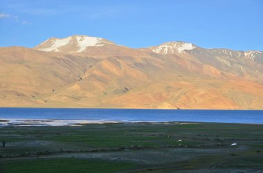 Tso Moriri ya da Moriri Gölü el değmemiş yüksek irtifa gölü ve Hindistan 'ın Ladakh bölgesinin Leh bölgesindeki Changthang Platosu' nda Ramsar Wetland Sitesi..