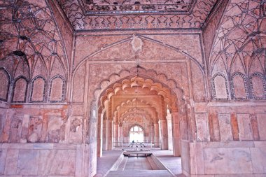 Delhi 'deki Kızıl Kale tarihi Babür kalesi, aynı zamanda Hindistan' daki Delhi Kızıl Kalesi olarak da bilinir.