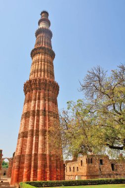 Kutub Minar, Kutub Minar ve Kutup Minar 'ı da Mehrauli, Güney Delhi, Hindistan' da bir minare olarak heceledi.