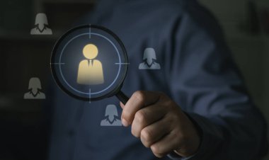 Uygun adayları işe almak, uygun niteliklere sahip ekipleri işe almak, insan kaynakları analizi, yetenek keşfi ve çalışan seçimi. Profesyoneller incelemek için büyüteç kullanıyorlar..