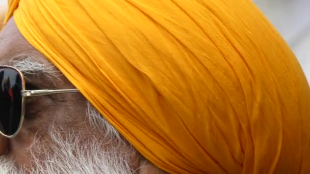 Vieux mâle sikh portrait gros plan — Video