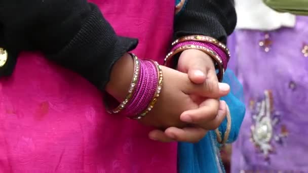 Indian girl hands jewelry background — Stock Video