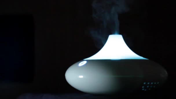 Vapor luminoso da lâmpada de aroma — Vídeo de Stock