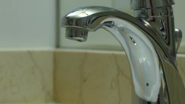 Lavabo kirli suyu kapatın