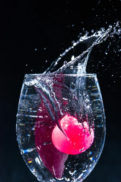 Sauberes Wasser und Spritzwasser — Stockfoto