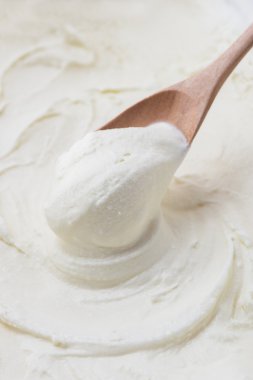 Taze süt ile yapılan krem