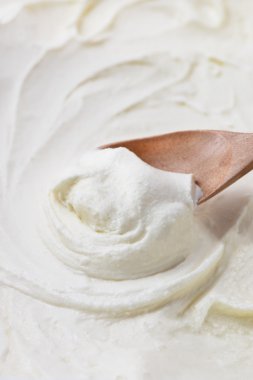 Taze süt ile yapılan krem