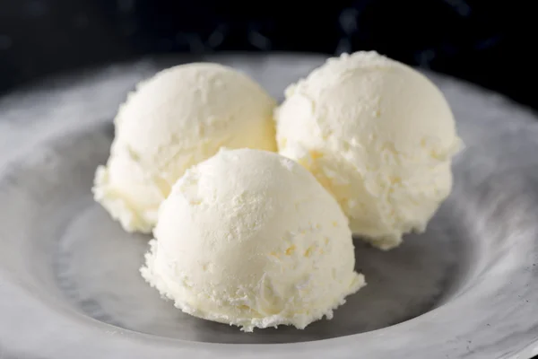 冷たい、美味しい牛乳バニラアイス クリーム — ストック写真