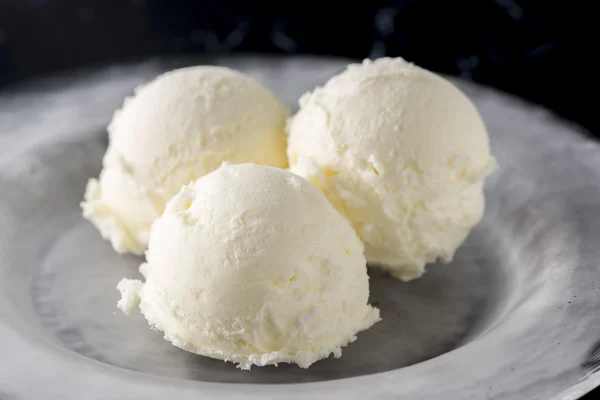 Helado de vainilla con leche fría y deliciosa — Foto de Stock