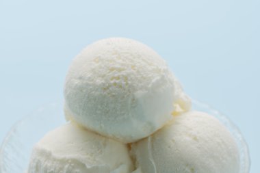 Soğuk, lezzetli süt vanilyalı dondurma