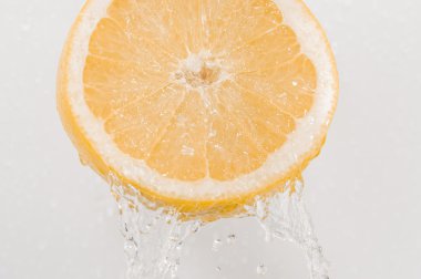 Taze greyfurt ve splash