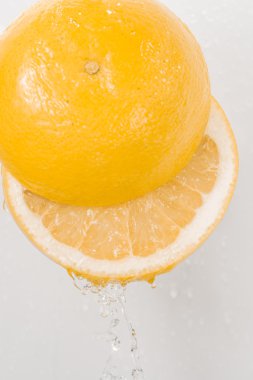 Taze greyfurt ve splash