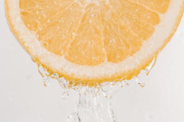 Taze greyfurt ve splash