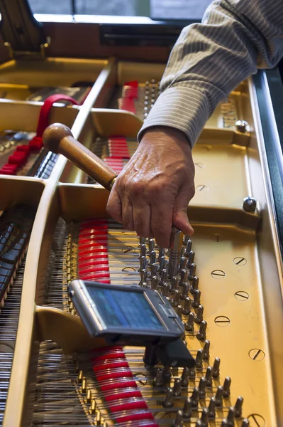 Piano tuning work — Stock Photo, Image