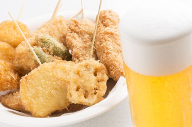 Derin yağda kızartılmış yiyecek bir sürü