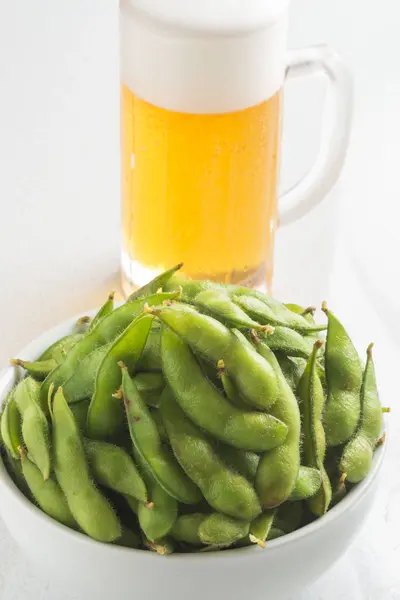 Feijão e cerveja frescos cozidos — Fotografia de Stock
