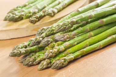 taze ve lezzetli kuşkonmaz.