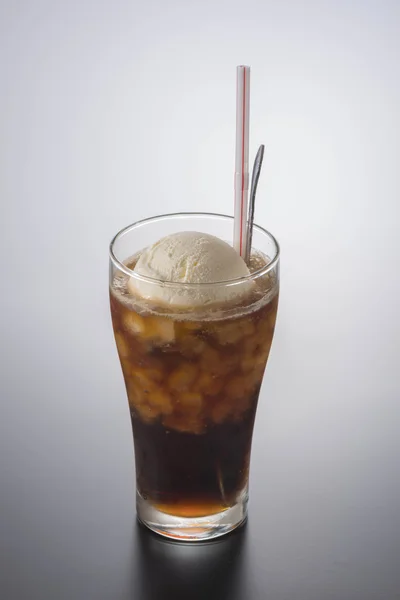 Café gelado colocar o sorvete — Fotografia de Stock