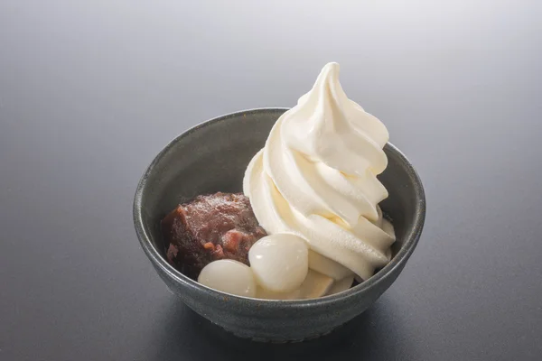 Deliciosos dulces y crema suave de Japón — Foto de Stock