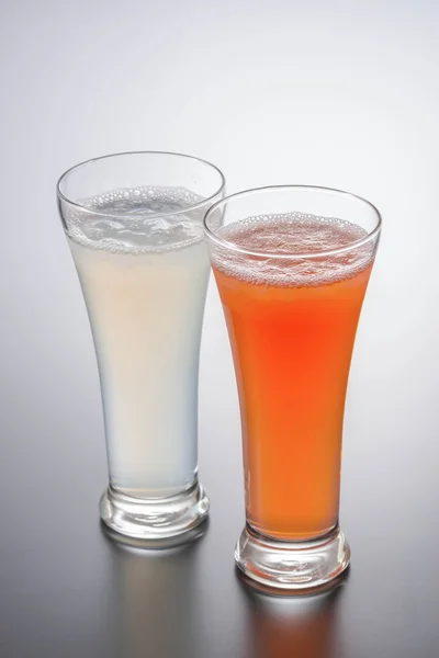 Холодные напитки из фруктового сока — стоковое фото