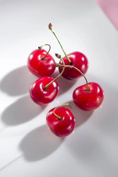 Sweet and sour cherries — Stock Photo, Image
