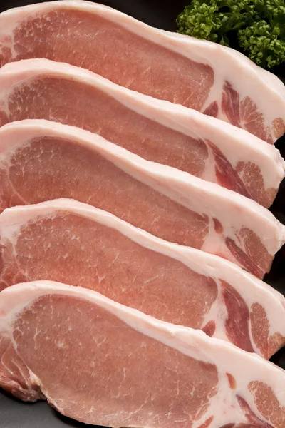 Taze domuz eti dilimleri — Stok fotoğraf